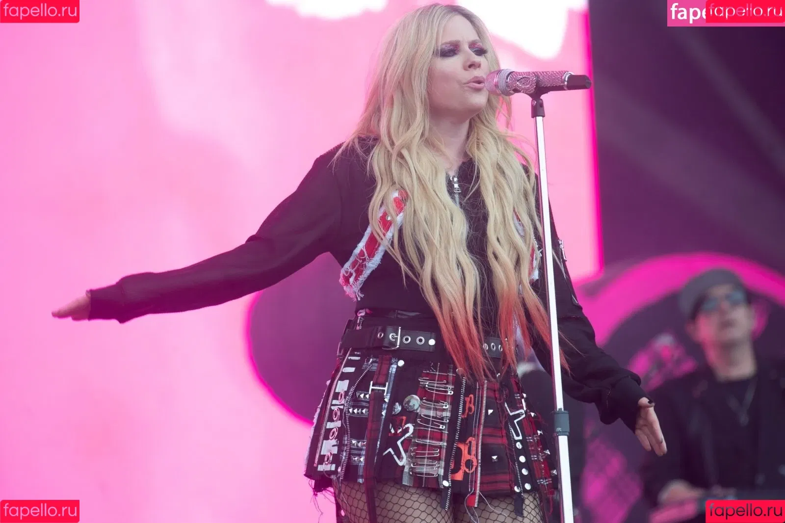 Avril Lavigne / AvrilLavigne Onlyfans Photo Gallery 