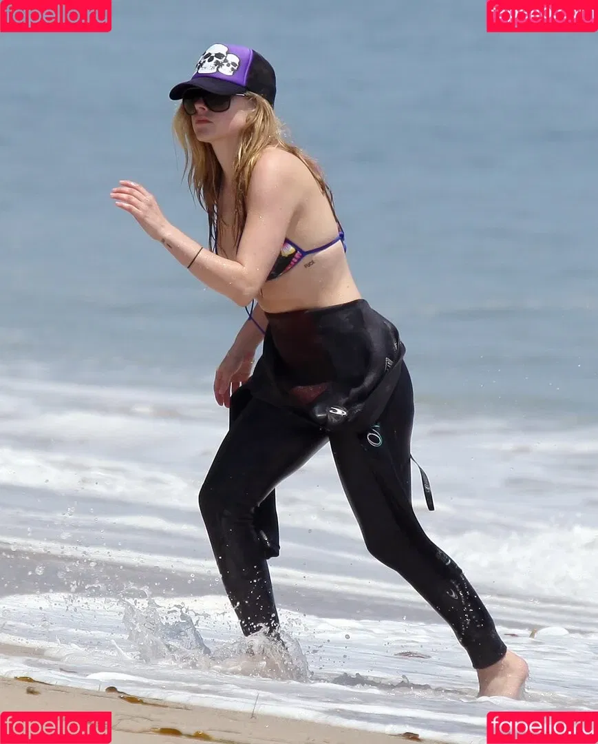 Avril Lavigne / AvrilLavigne Onlyfans Photo Gallery 