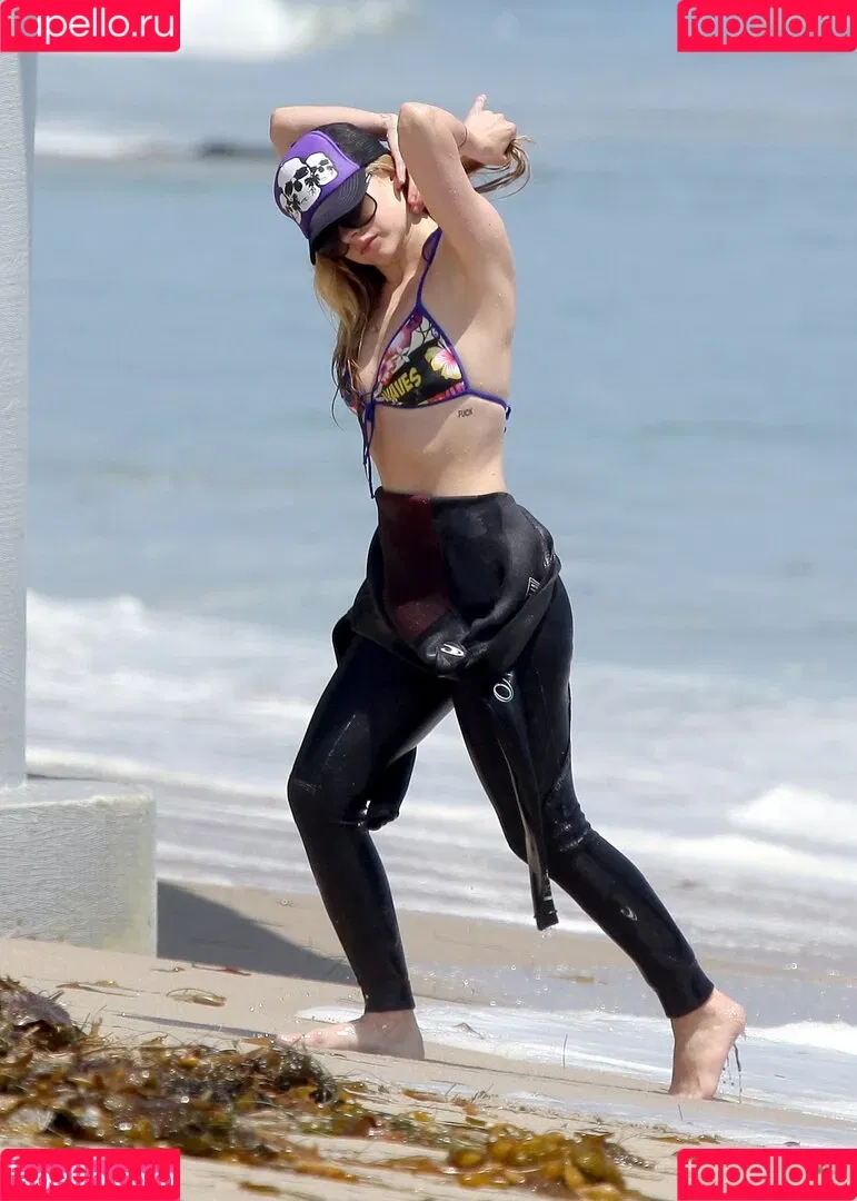 Avril Lavigne / AvrilLavigne Onlyfans Photo Gallery 