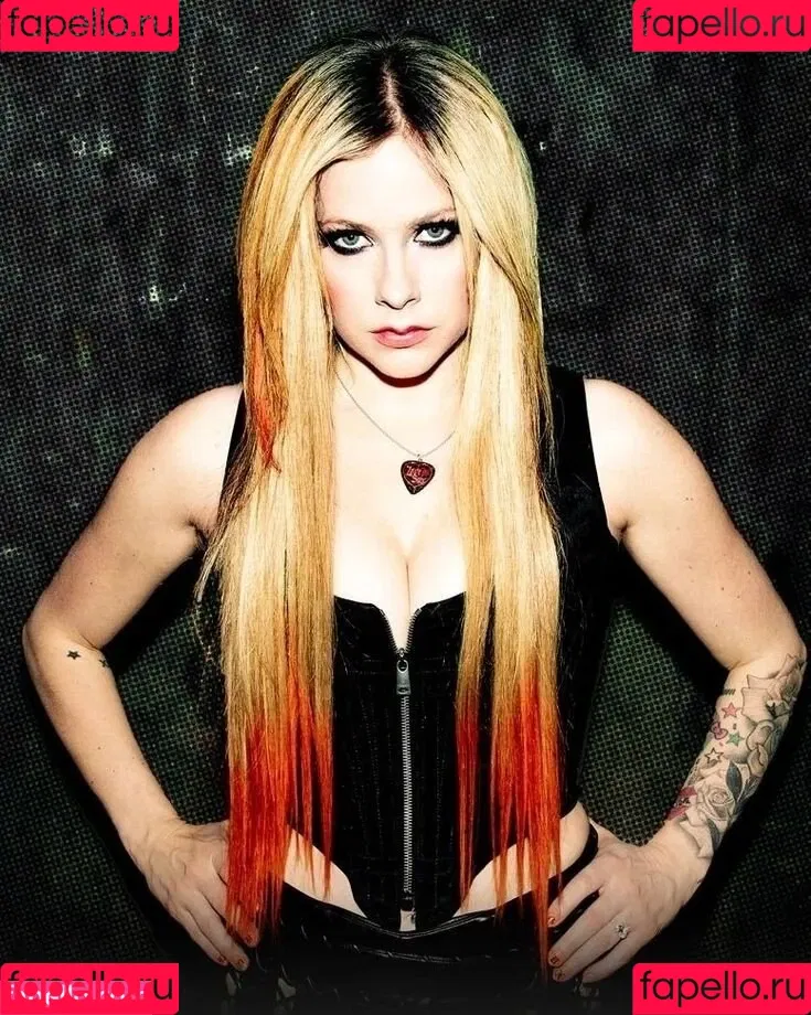 Avril Lavigne / AvrilLavigne Onlyfans Photo Gallery 