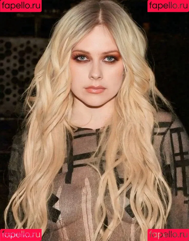 Avril Lavigne / AvrilLavigne Onlyfans Photo Gallery 