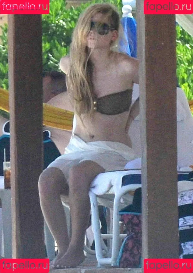 Avril Lavigne / AvrilLavigne Onlyfans Photo Gallery 
