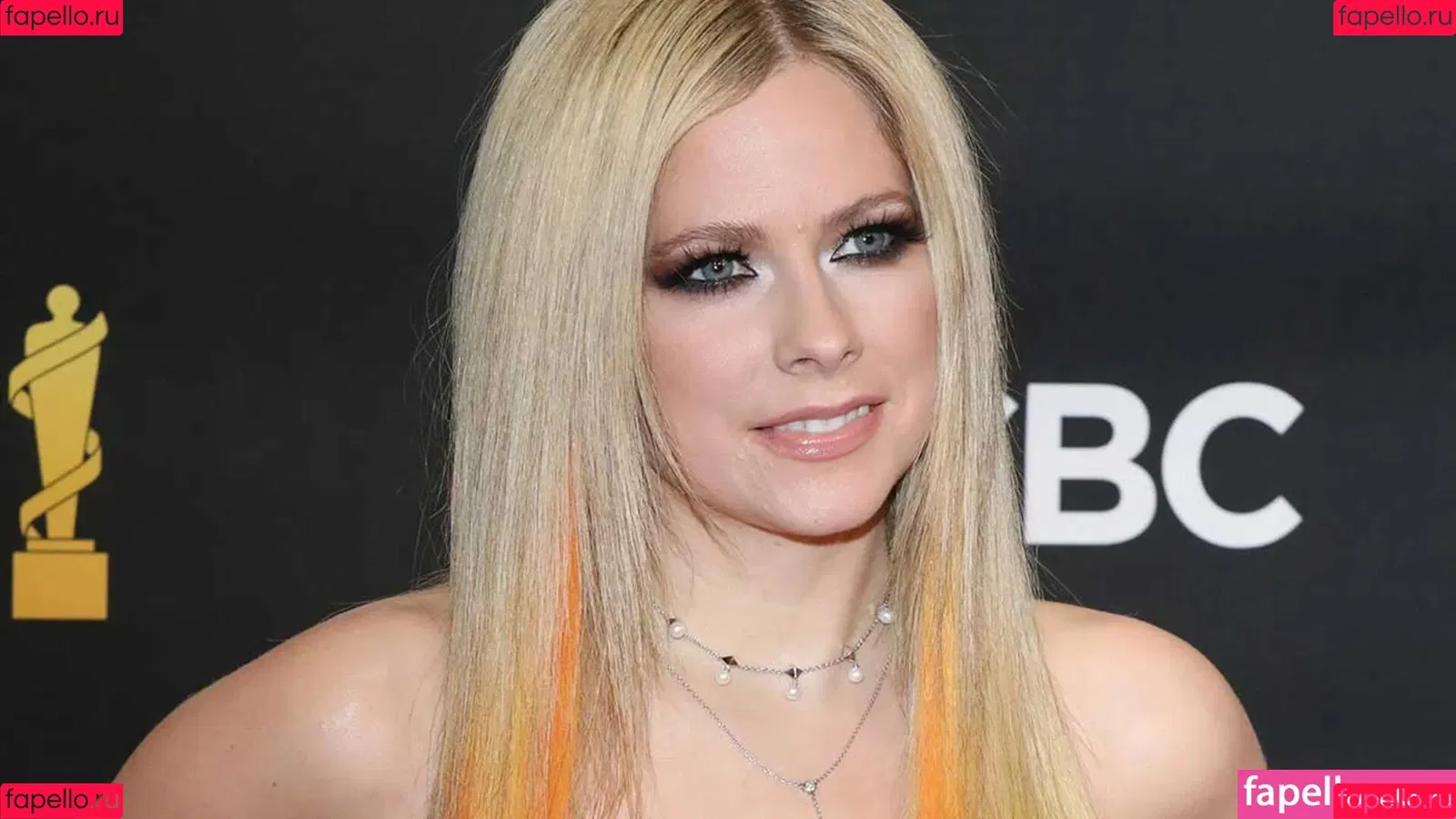 Avril Lavigne / AvrilLavigne Onlyfans Photo Gallery 