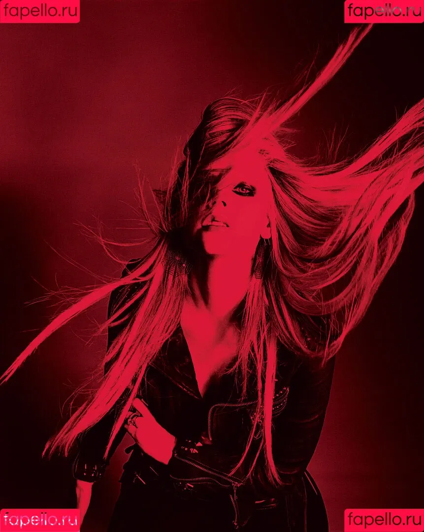 Avril Lavigne / AvrilLavigne Onlyfans Photo Gallery 