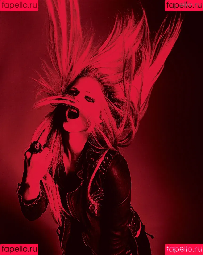 Avril Lavigne / AvrilLavigne Onlyfans Photo Gallery 