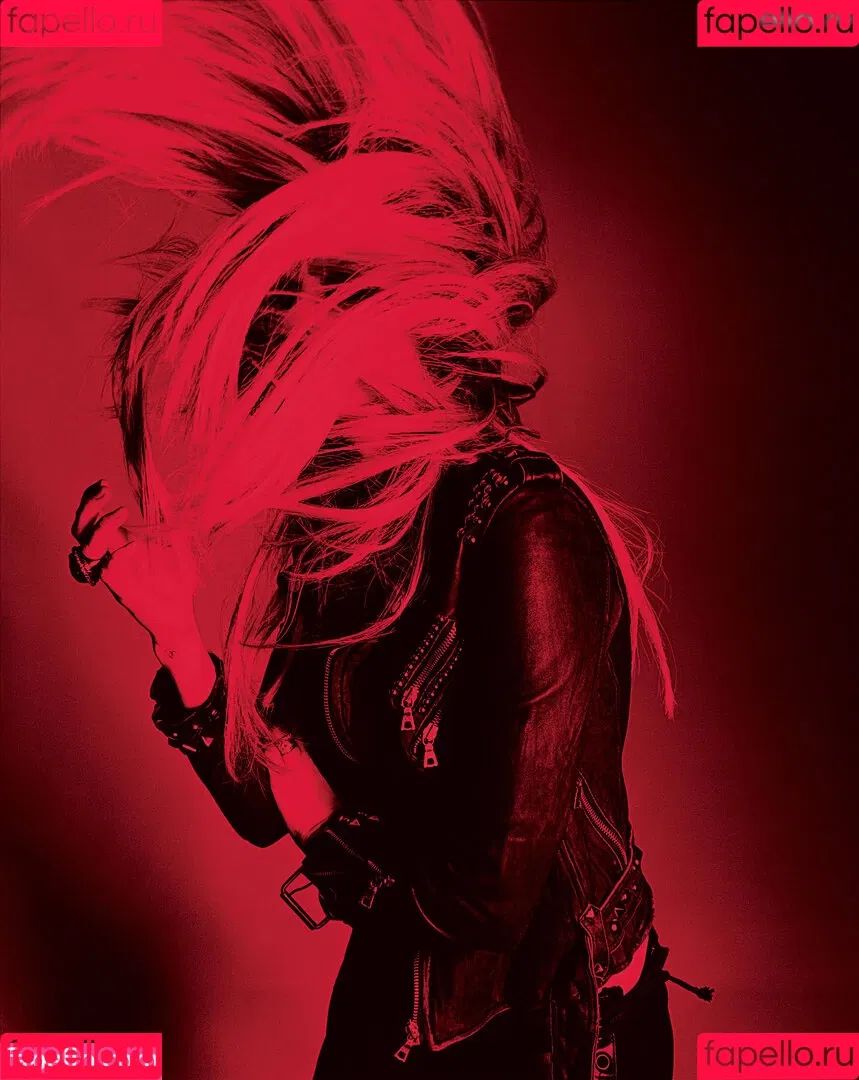 Avril Lavigne / AvrilLavigne Onlyfans Photo Gallery 