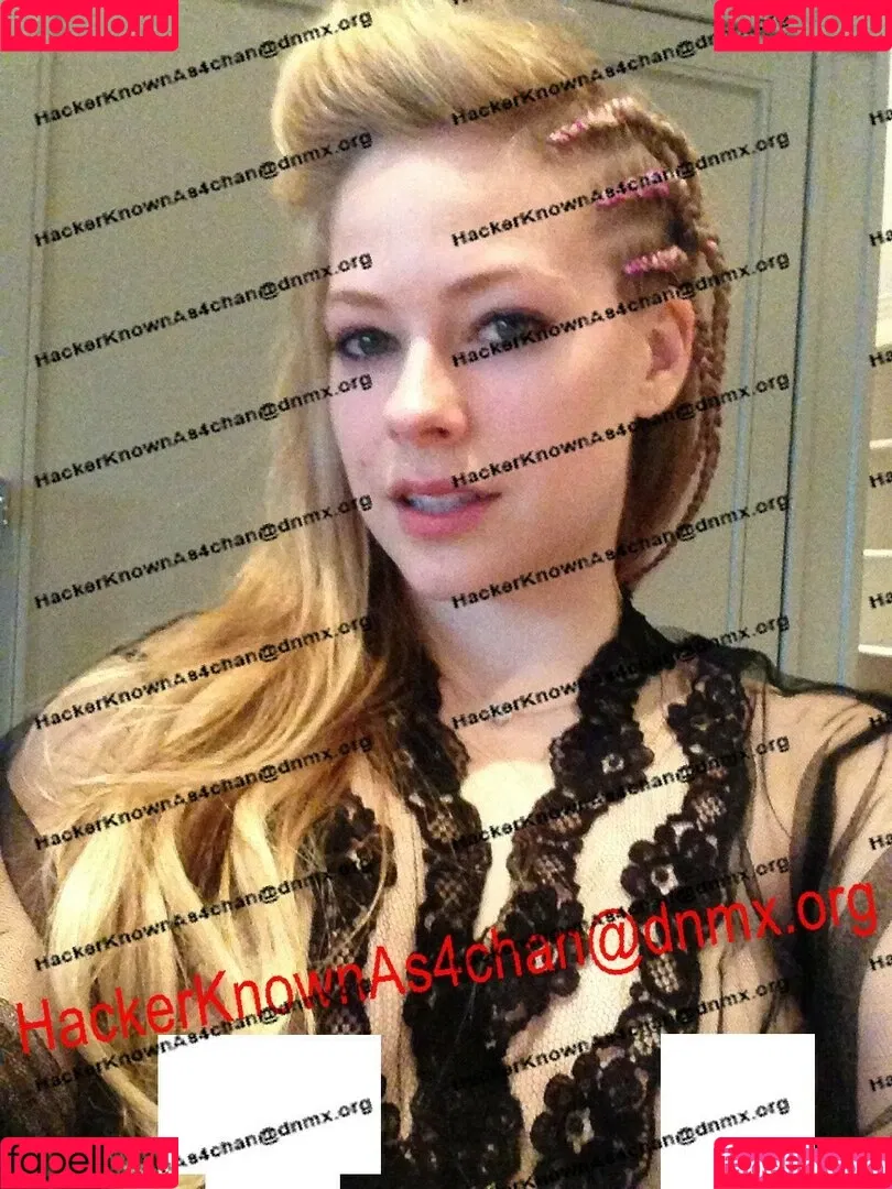 Avril Lavigne / AvrilLavigne Onlyfans Photo Gallery 