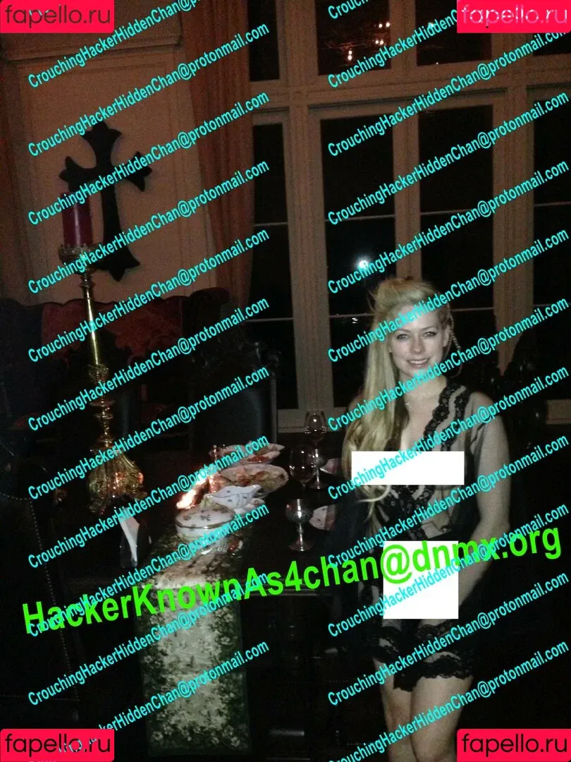 Avril Lavigne / AvrilLavigne Onlyfans Photo Gallery 
