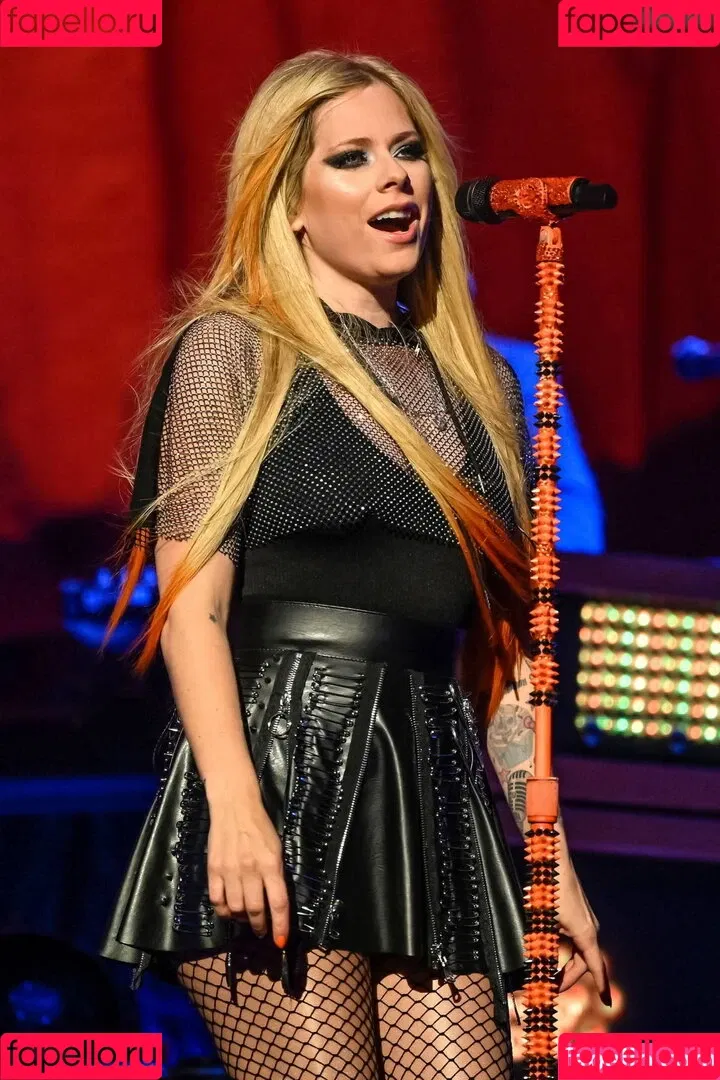 Avril Lavigne / AvrilLavigne Onlyfans Photo Gallery 