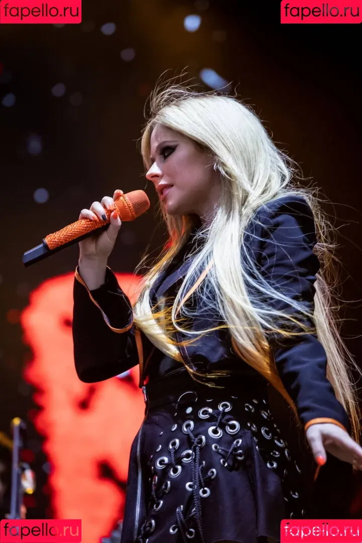 Avril Lavigne / AvrilLavigne Onlyfans Photo Gallery 