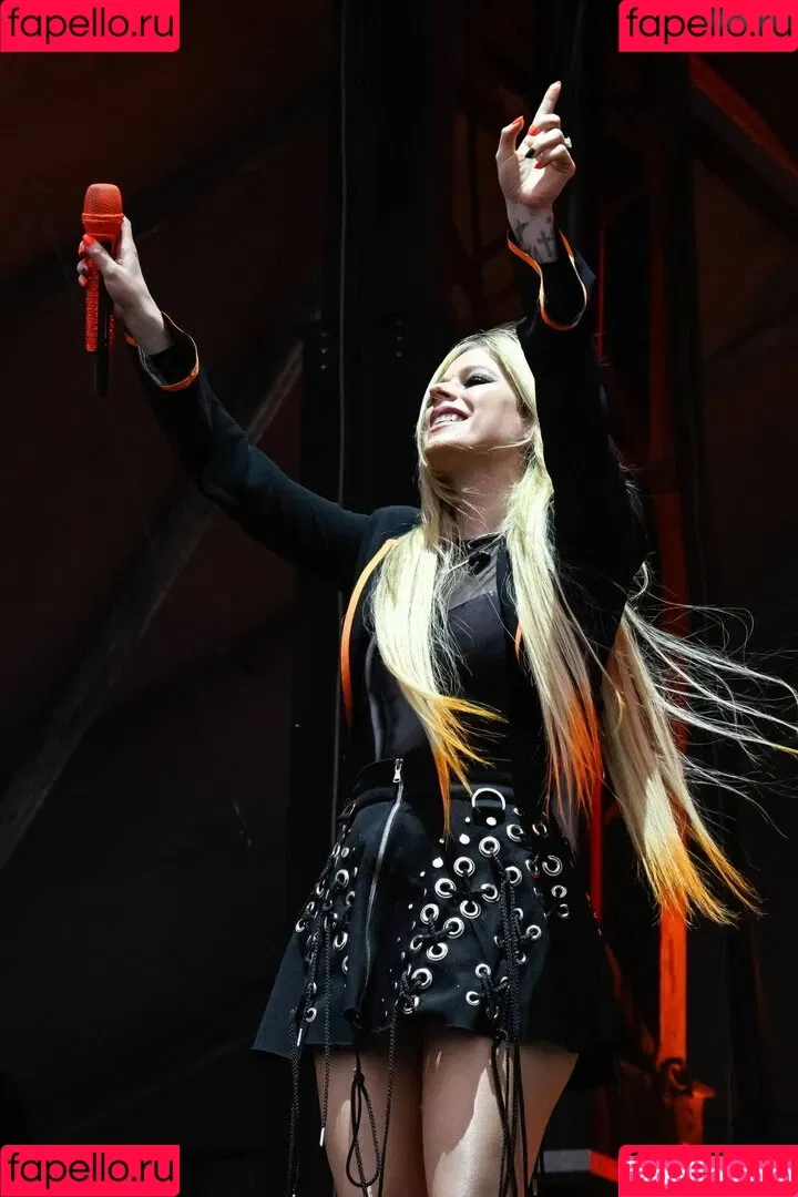 Avril Lavigne / AvrilLavigne Onlyfans Photo Gallery 