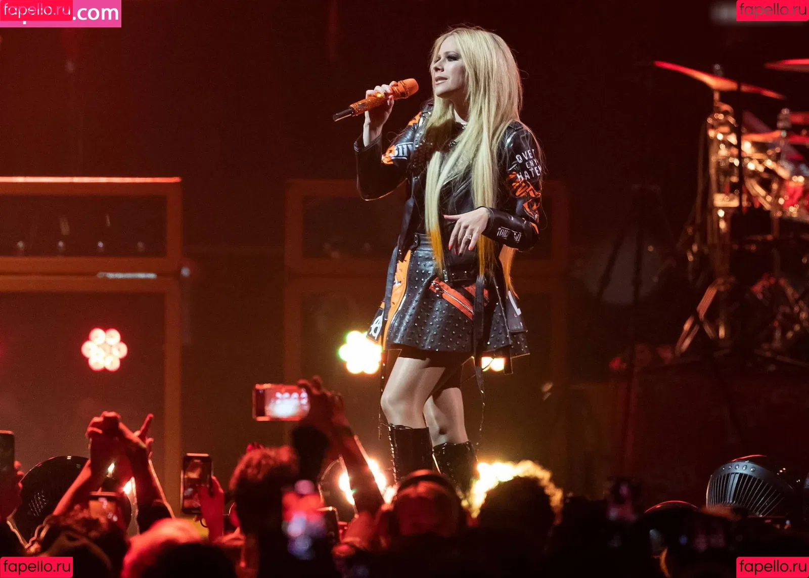 Avril Lavigne / AvrilLavigne Onlyfans Photo Gallery 