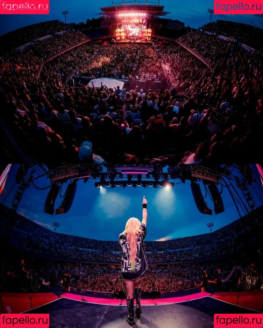 Avril Lavigne / AvrilLavigne Onlyfans Photo Gallery 