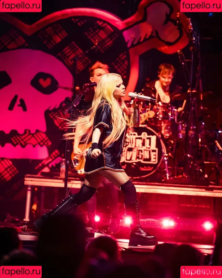 Avril Lavigne / AvrilLavigne Onlyfans Photo Gallery 
