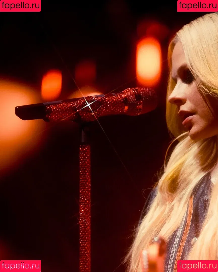 Avril Lavigne / AvrilLavigne Onlyfans Photo Gallery 