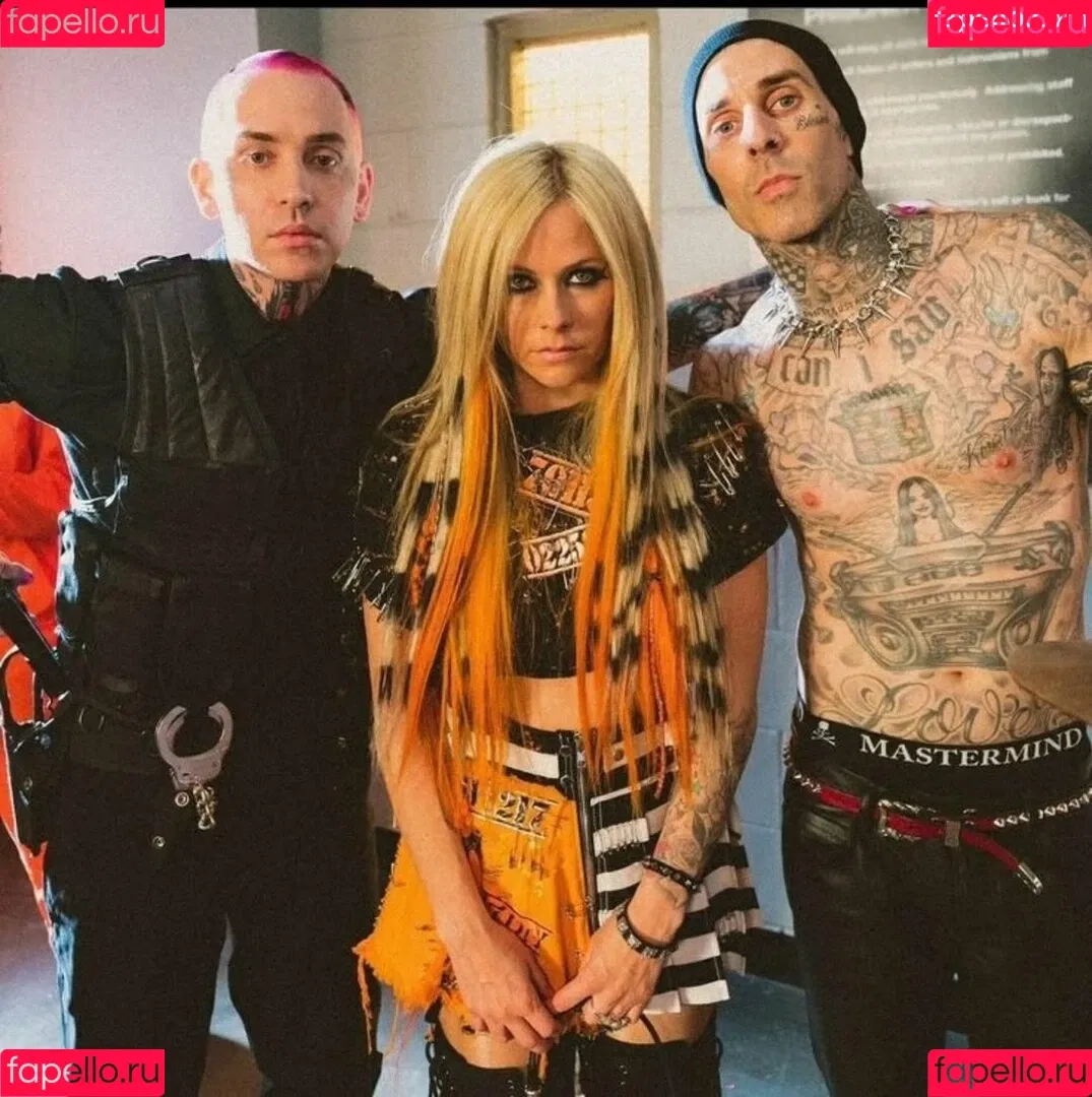Avril Lavigne / AvrilLavigne Onlyfans Photo Gallery 