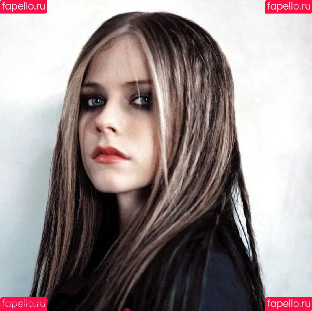 Avril Lavigne / AvrilLavigne Onlyfans Photo Gallery 