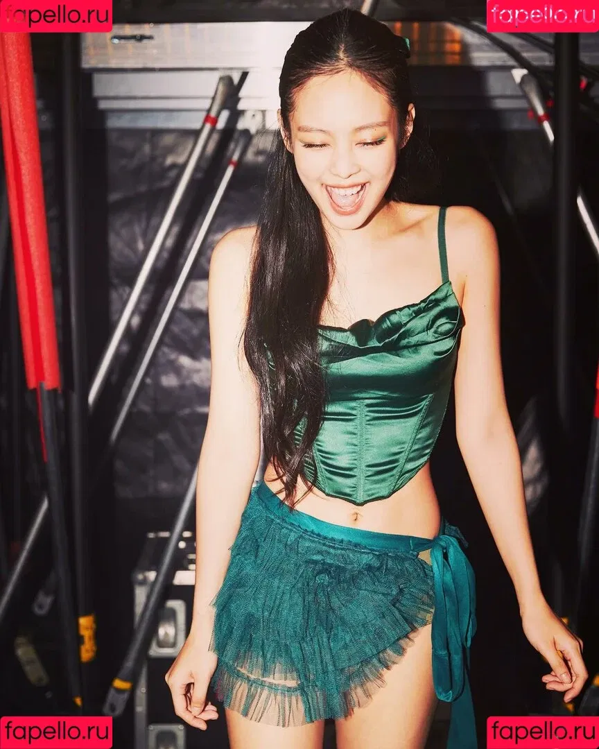 Blackpink / Jennie | BLΛƆKPIИK / jennierubyjane / sheflieshigh Onlyfans Photo Gallery 