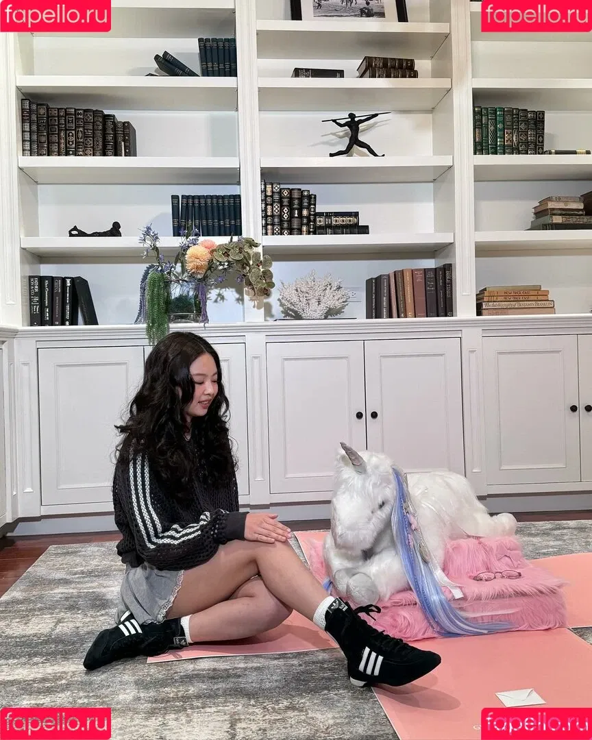 Blackpink / Jennie | BLΛƆKPIИK / jennierubyjane / sheflieshigh Onlyfans Photo Gallery 