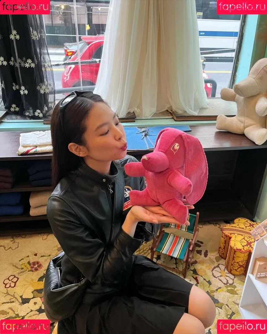 Blackpink / Jennie | BLΛƆKPIИK / jennierubyjane / sheflieshigh Onlyfans Photo Gallery 