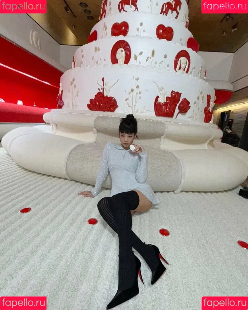 Blackpink / Jennie | BLΛƆKPIИK / jennierubyjane / sheflieshigh Onlyfans Photo Gallery 