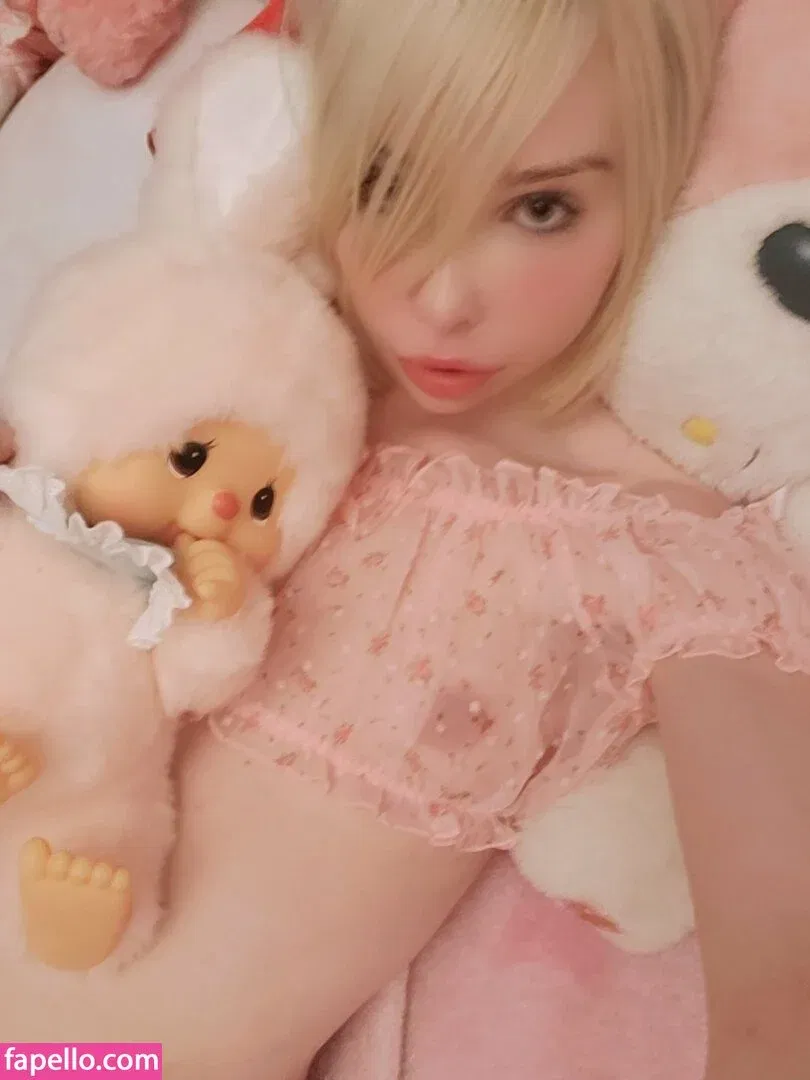 Sarina Valentina / https: / sarinavalentinaxo Onlyfans Photo Gallery 