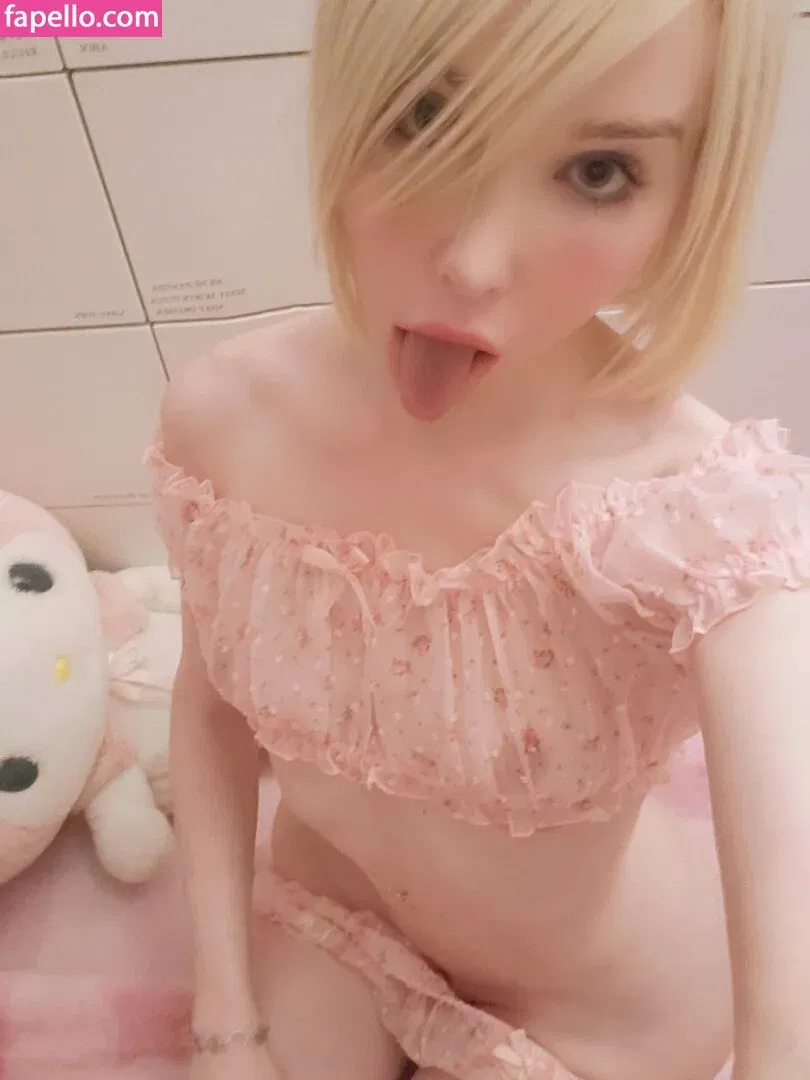 Sarina Valentina / https: / sarinavalentinaxo Onlyfans Photo Gallery 