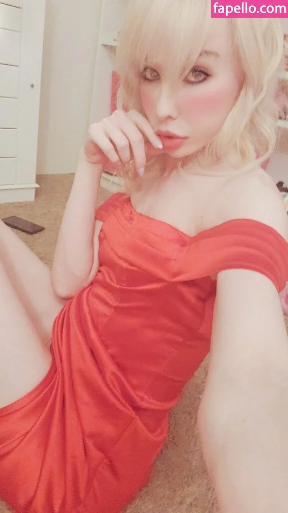 Sarina Valentina / https: / sarinavalentinaxo Onlyfans Photo Gallery 