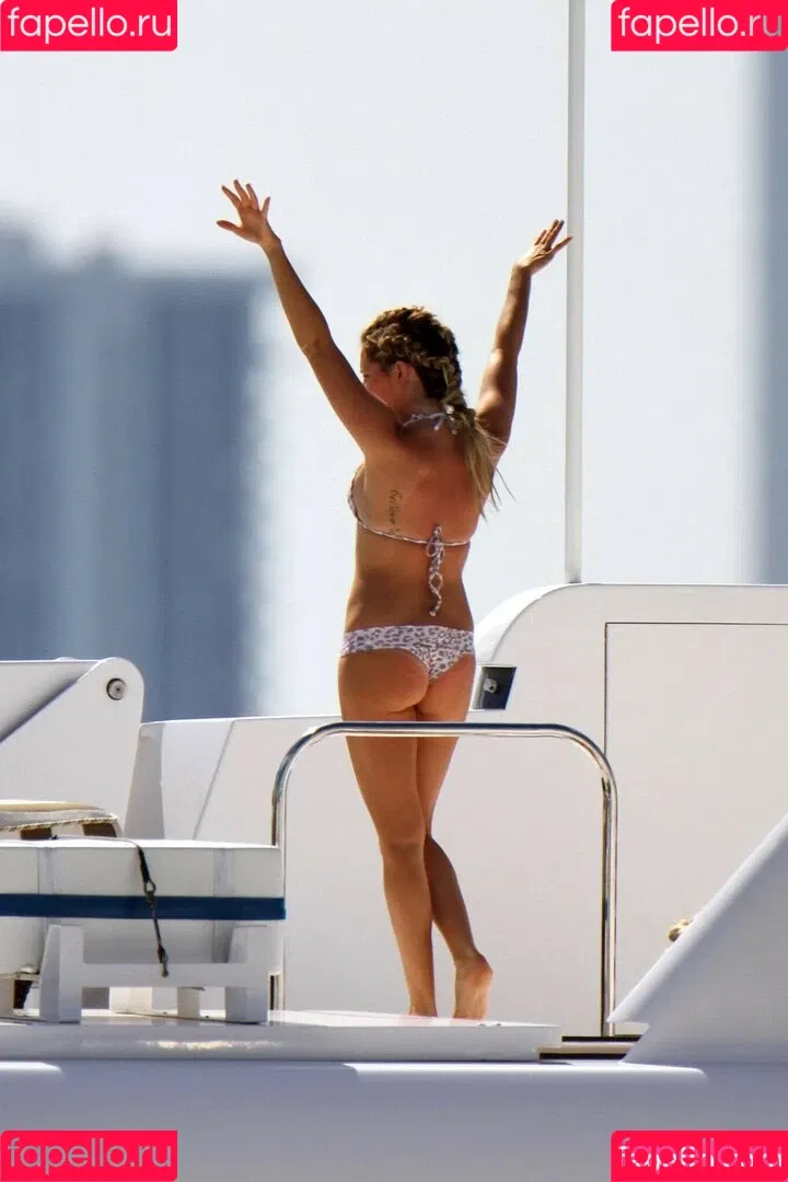 Ashley Tisdale / ashleytisdale Onlyfans Photo Gallery 