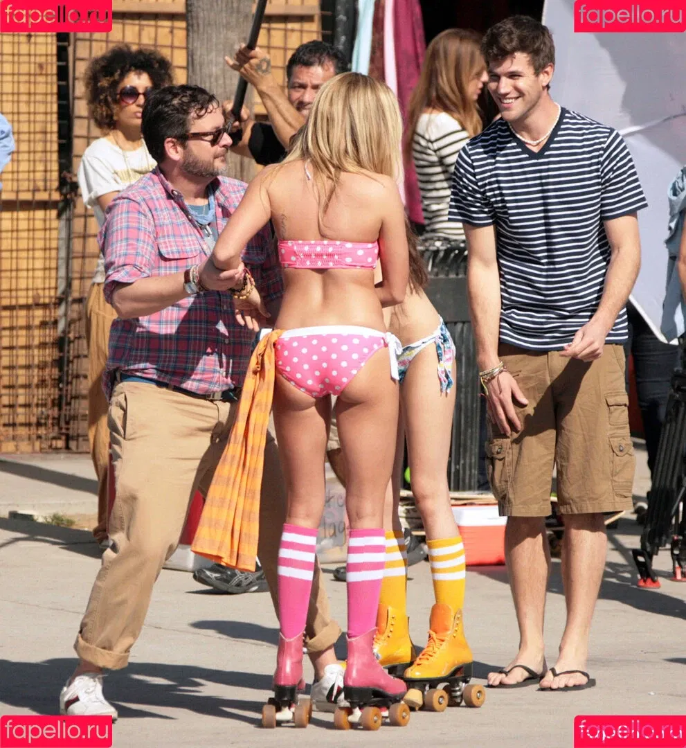 Ashley Tisdale / ashleytisdale Onlyfans Photo Gallery 