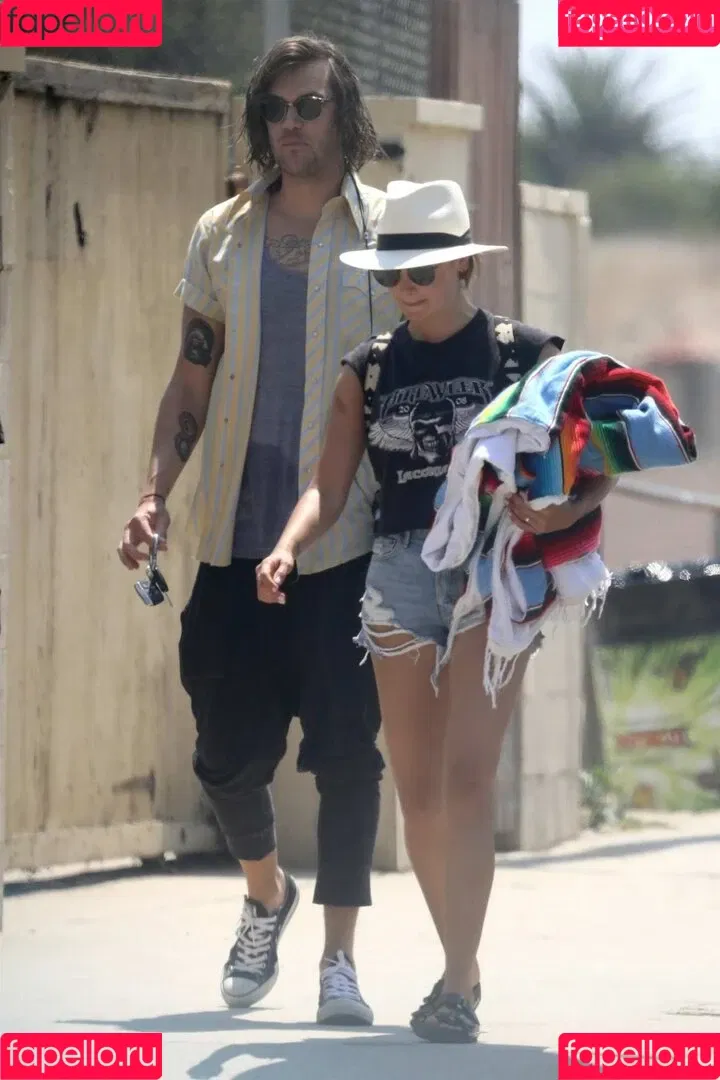 Ashley Tisdale / ashleytisdale Onlyfans Photo Gallery 
