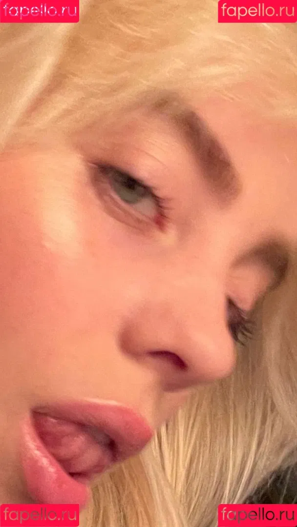 Billie Eilish / Fake / billeeilish / billieeilish Onlyfans Photo Gallery 