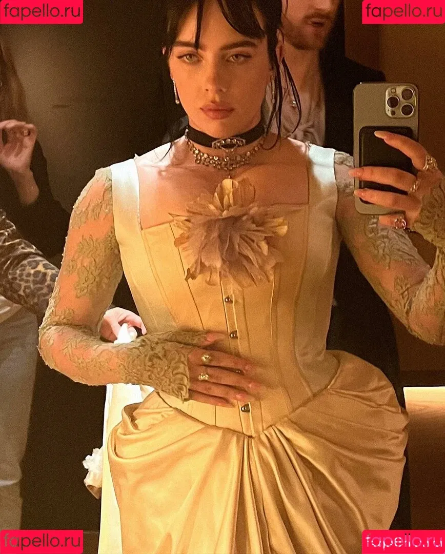 Billie Eilish / Fake / billeeilish / billieeilish Onlyfans Photo Gallery 