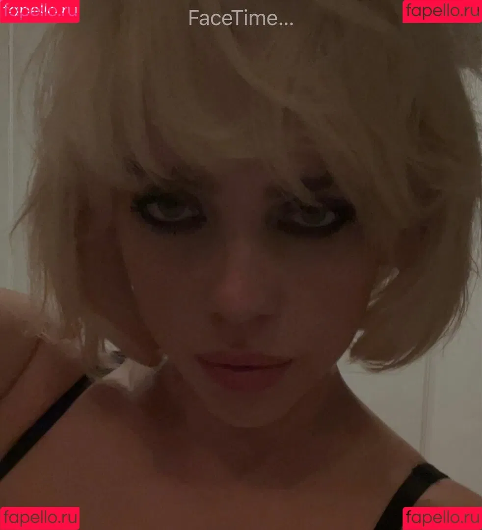 Billie Eilish / Fake / billeeilish / billieeilish Onlyfans Photo Gallery 