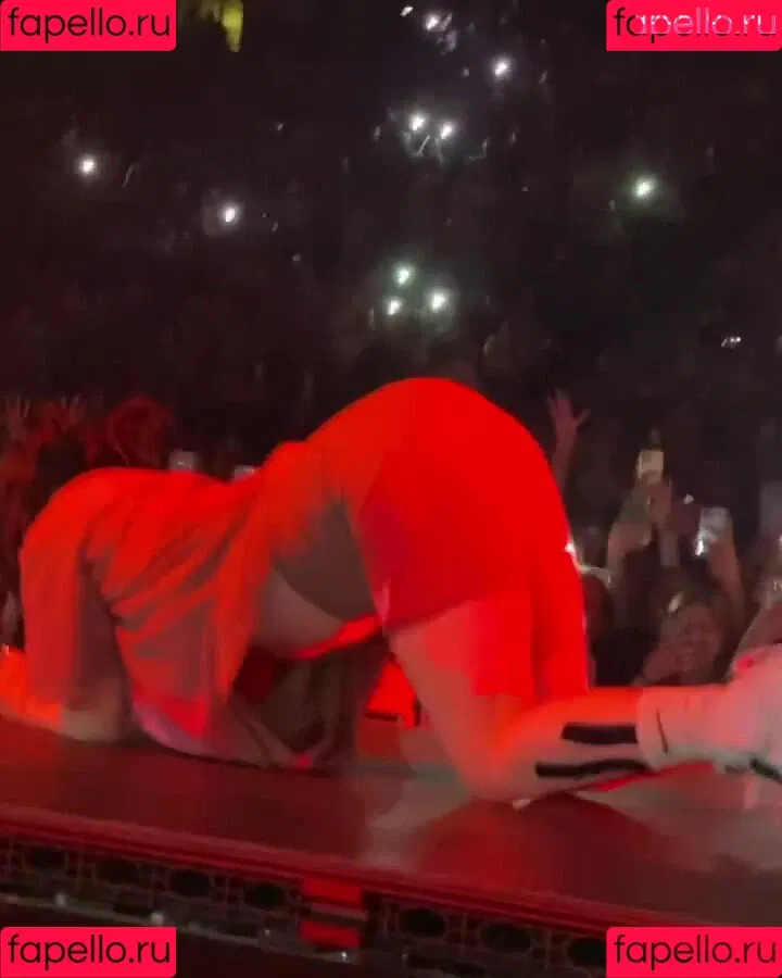 Billie Eilish / Fake / billeeilish / billieeilish Onlyfans Photo Gallery 