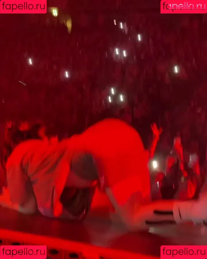 Billie Eilish / Fake / billeeilish / billieeilish Onlyfans Photo Gallery 
