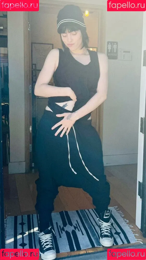 Billie Eilish / Fake / billeeilish / billieeilish Onlyfans Photo Gallery 