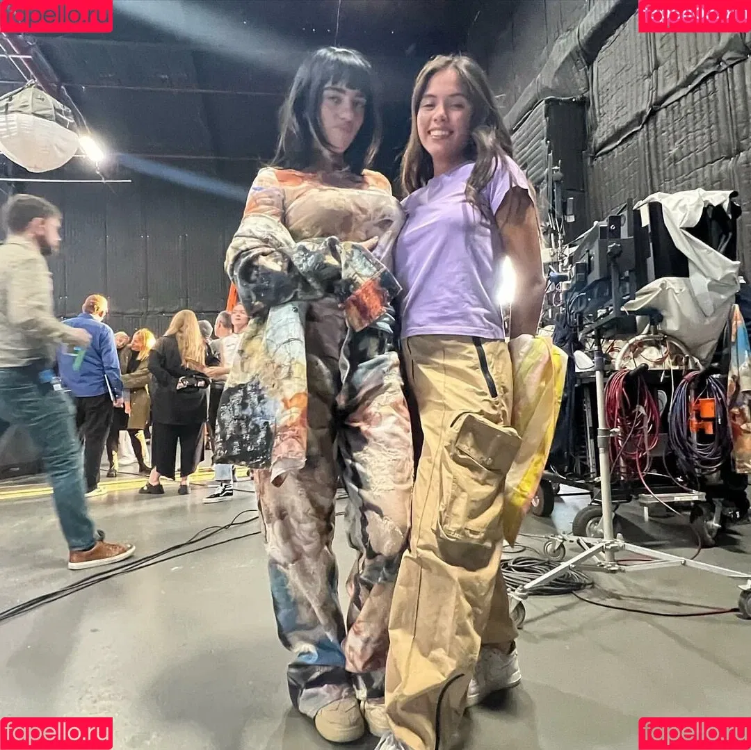 Billie Eilish / Fake / billeeilish / billieeilish Onlyfans Photo Gallery 