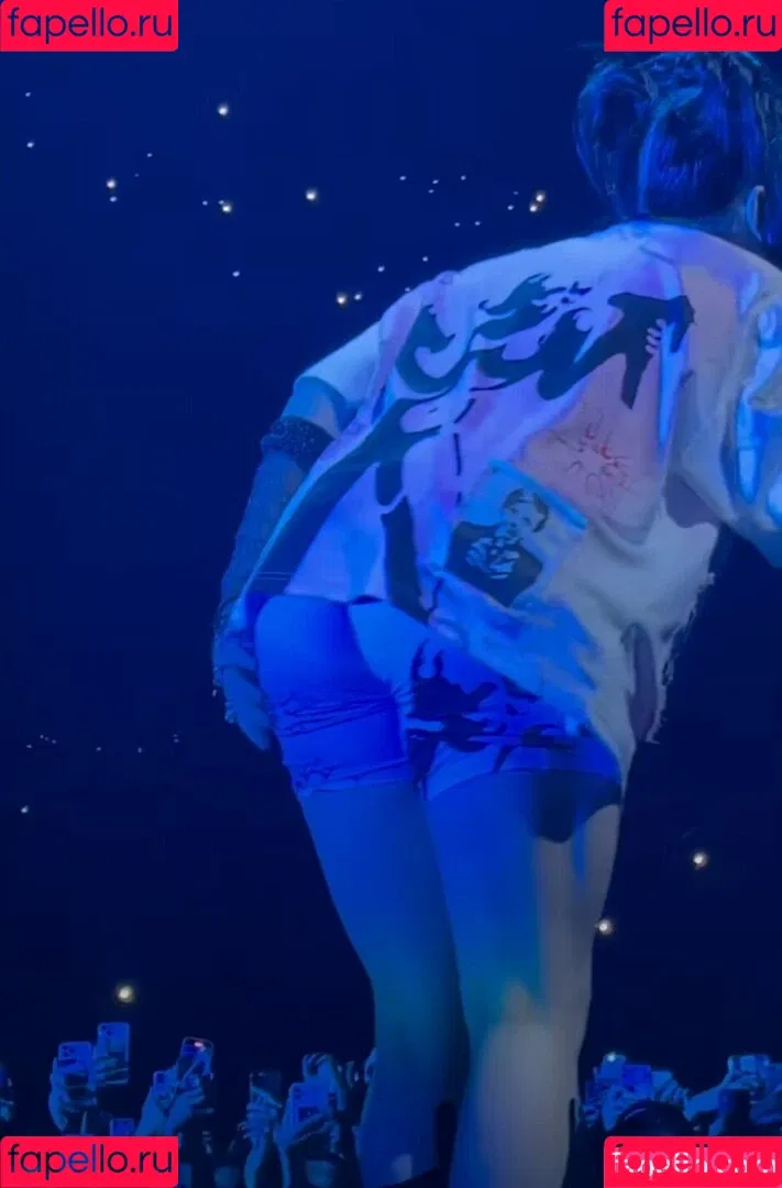 Billie Eilish / Fake / billeeilish / billieeilish Onlyfans Photo Gallery 