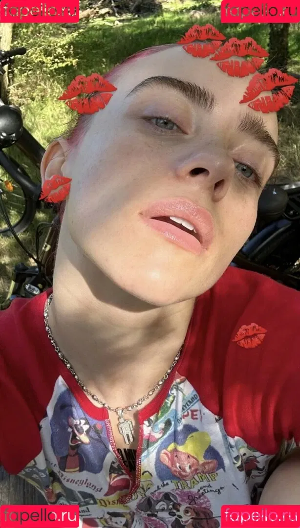 Billie Eilish / Fake / billeeilish / billieeilish Onlyfans Photo Gallery 