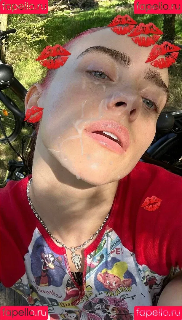 Billie Eilish / Fake / billeeilish / billieeilish Onlyfans Photo Gallery 