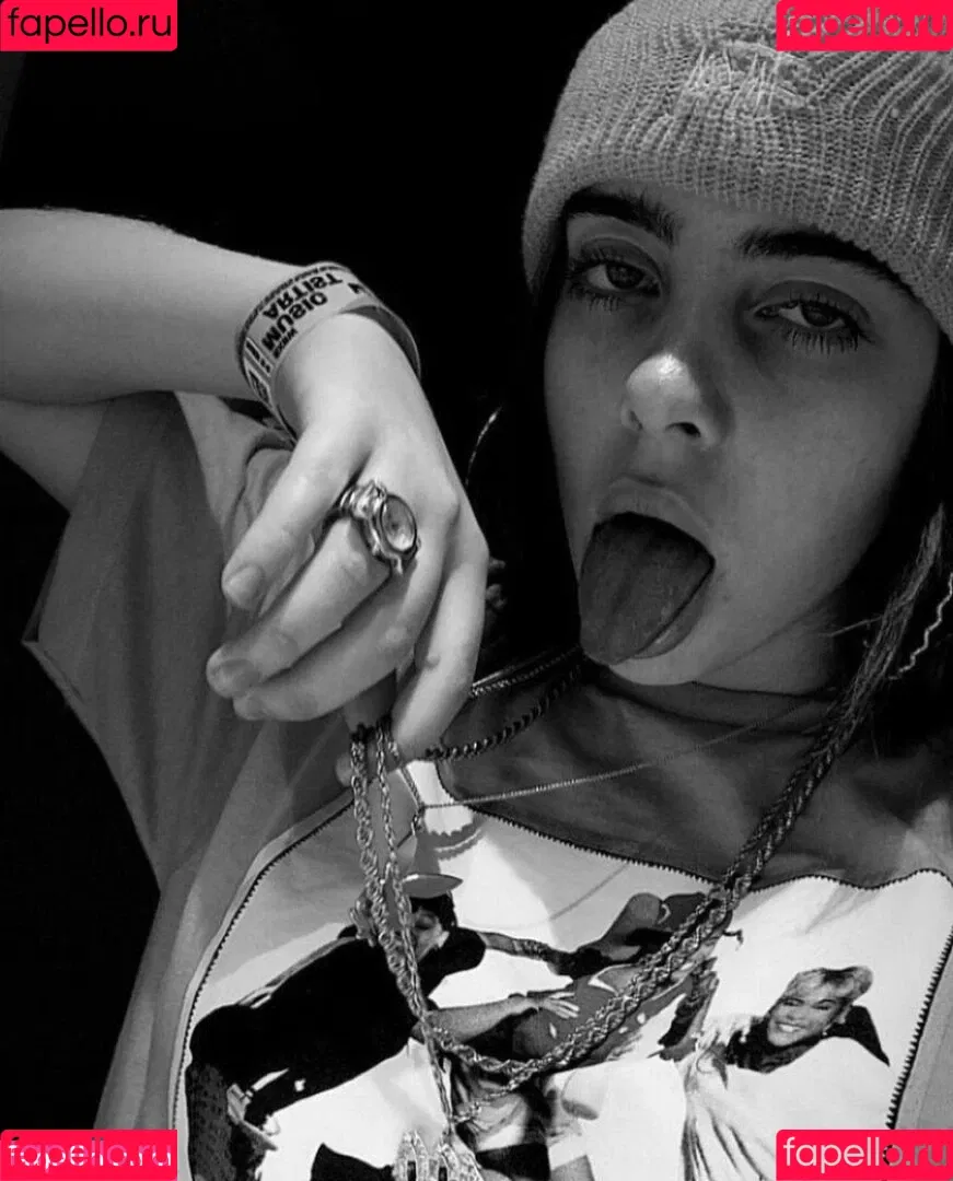 Billie Eilish / Fake / billeeilish / billieeilish Onlyfans Photo Gallery 