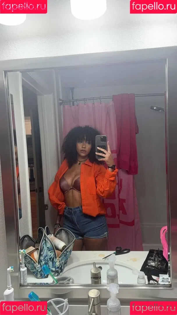 Megan Botnick / mbeeco Onlyfans Photo Gallery 