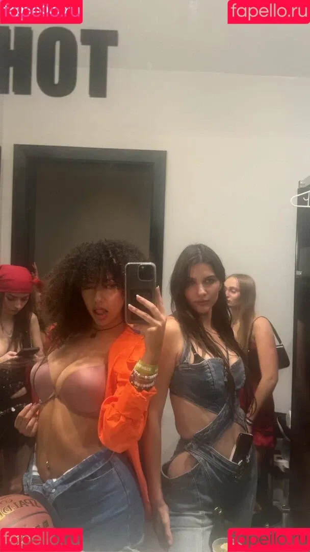 Megan Botnick / mbeeco Onlyfans Photo Gallery 
