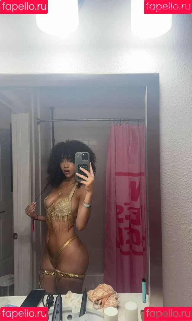 Megan Botnick / mbeeco Onlyfans Photo Gallery 