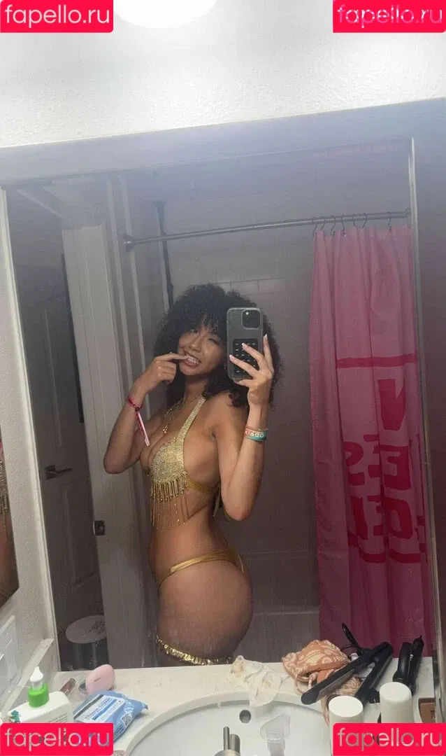 Megan Botnick / mbeeco Onlyfans Photo Gallery 