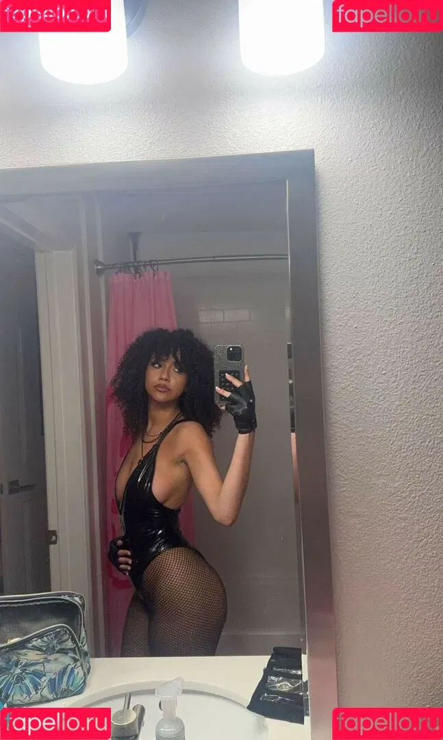 Megan Botnick / mbeeco Onlyfans Photo Gallery 