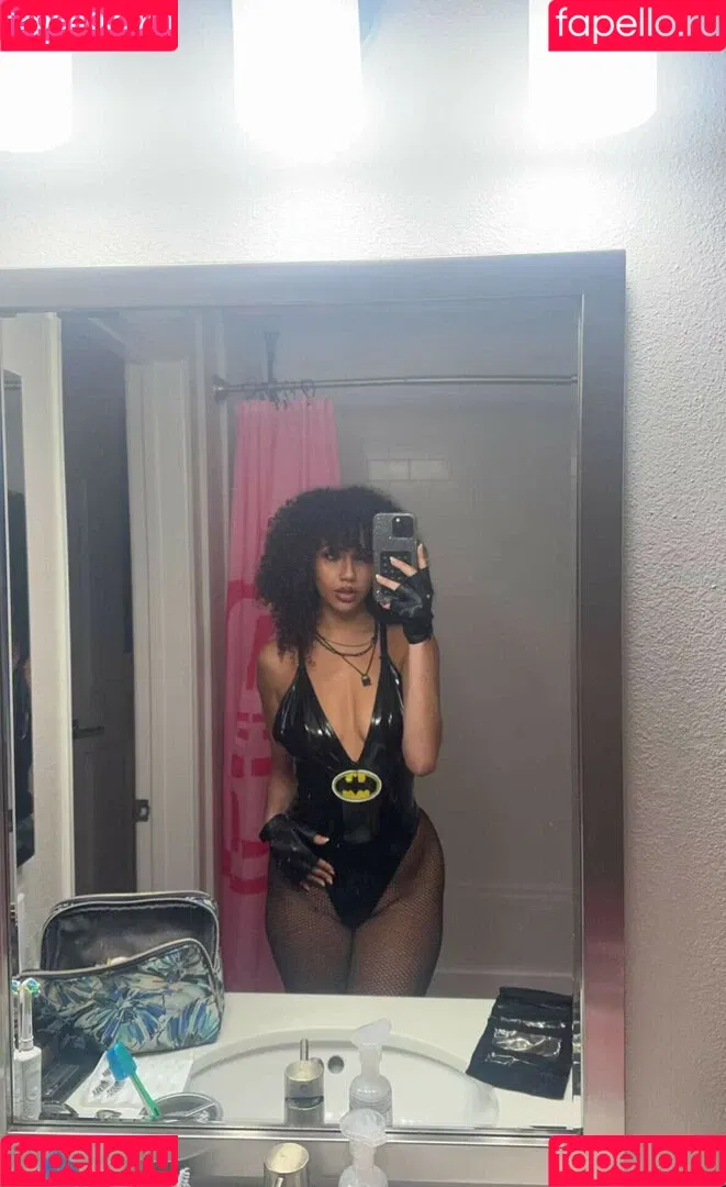 Megan Botnick / mbeeco Onlyfans Photo Gallery 