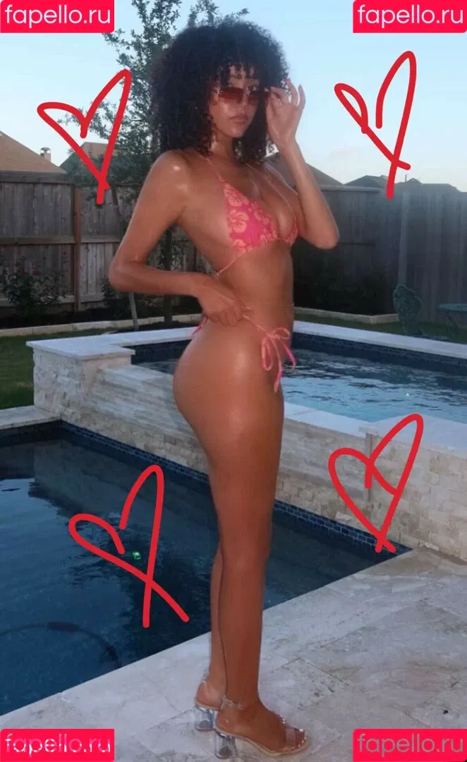 Megan Botnick / mbeeco Onlyfans Photo Gallery 