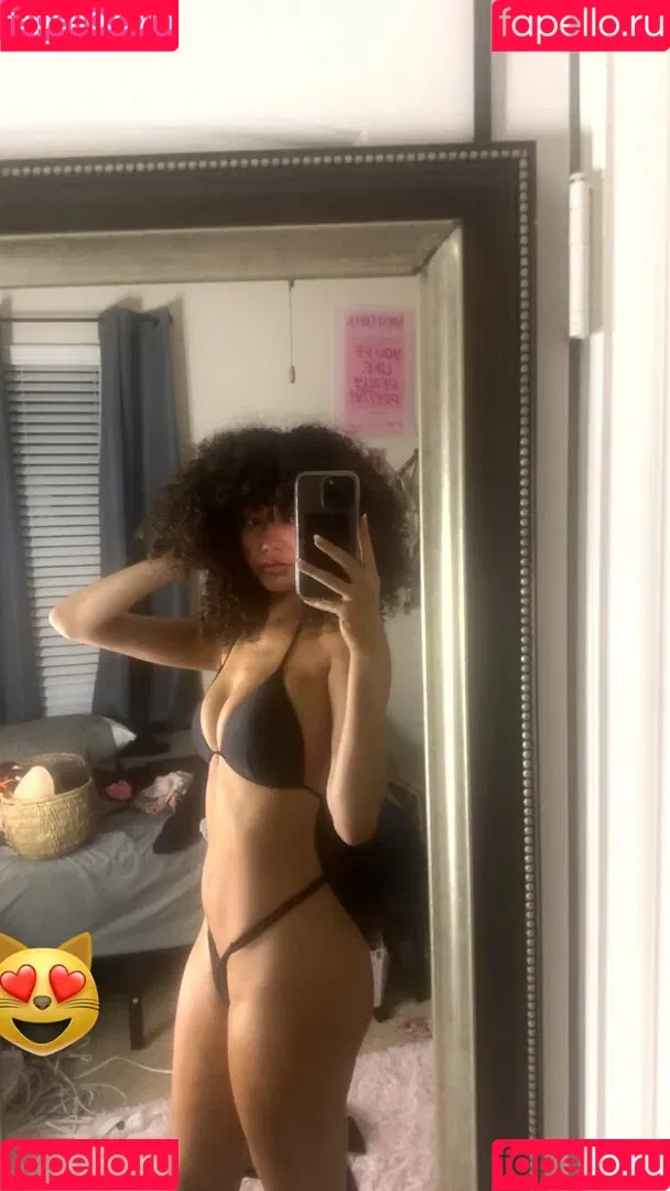 Megan Botnick / mbeeco Onlyfans Photo Gallery 